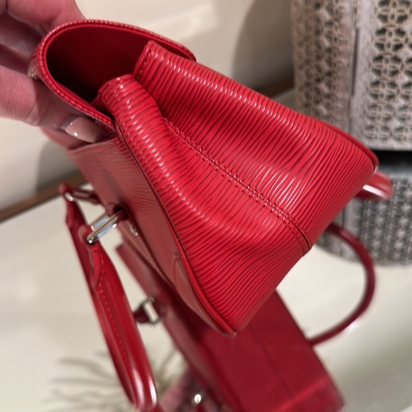 Louis Vuitton epi-BNWT - Picture 5 of 12